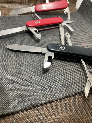 3 Canivetes Victorinox (Huntsman, Camper, Waiter)
