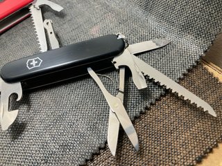 3 Canivetes Victorinox (Huntsman, Camper, Waiter)