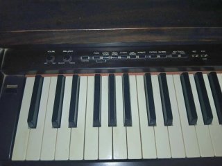 Piano Eléctrico Roland con Pedales