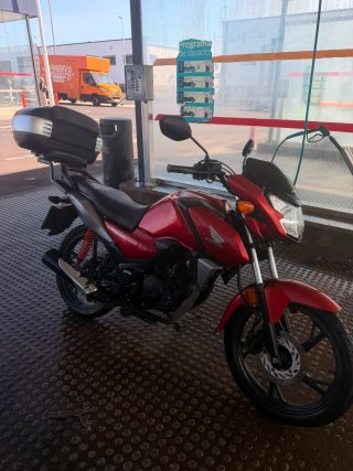 Honda CB125F Roja - Moto Naked (Está en Lanzarote)