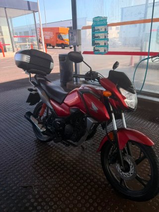Honda CB125F Roja - Moto Naked (Está en Lanzarote)