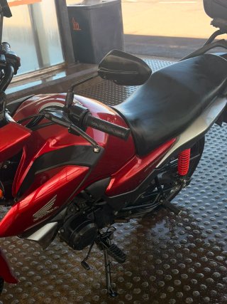 Honda CB125F Roja - Moto Naked (Está en Lanzarote)