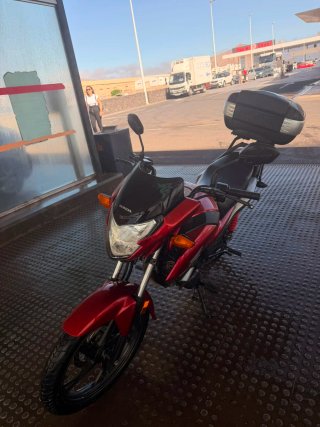 Honda CB125F Roja - Moto Naked (Está en Lanzarote)