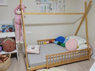 Cama infantil tipo tipi madera