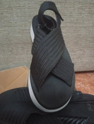 Sandalias  negras plataforma cruzadas
