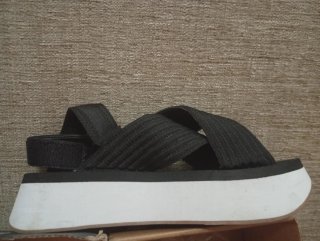 Sandalias  negras plataforma cruzadas