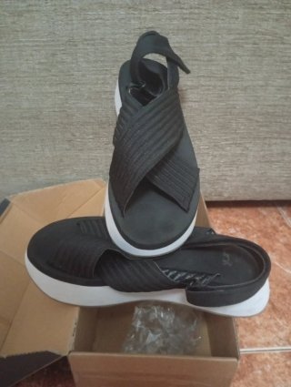 Sandalias  negras plataforma cruzadas