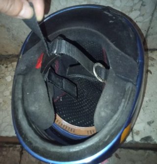 Casco de moto retro con visera oscura