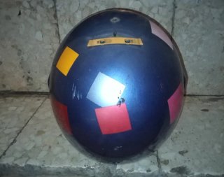 Casco de moto retro con visera oscura