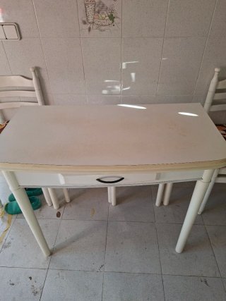 Mesa de comedor blanca
