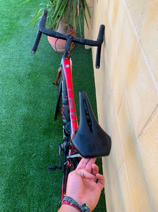 Bicicleta de carretera Focus ultraligera