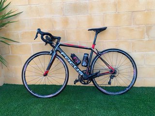 Bicicleta de carretera Focus ultraligera