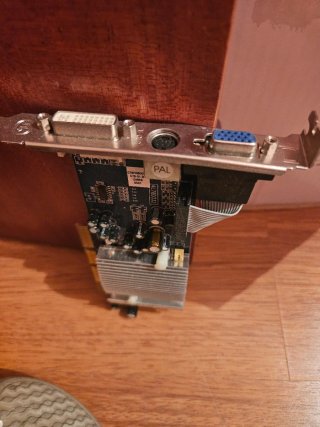 Tarjeta Gráfica HIS Radeon 9250 128MB AGP