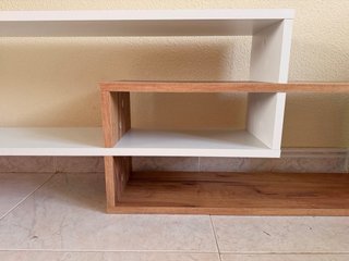 Estantería de pared madera y blanca