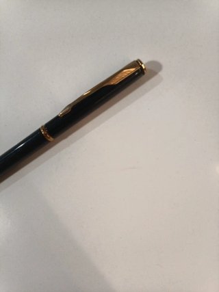 Bolígrafo Parker Insignia Negro y Dorado. USA