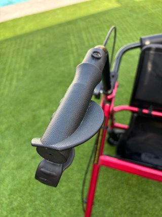 Andador Plegable con Frenos y Asiento