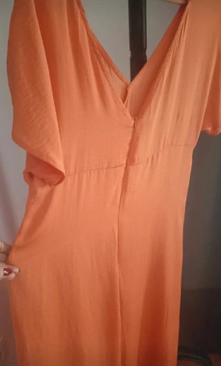 Vestido naranja fluido .