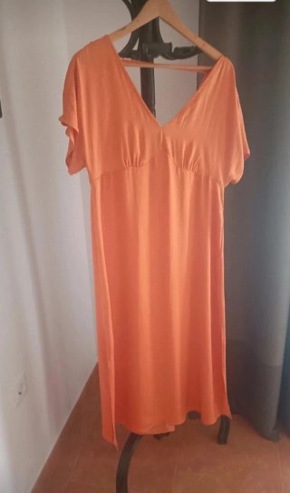 Vestido naranja fluido .