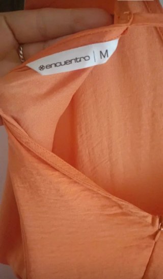 Vestido naranja fluido .