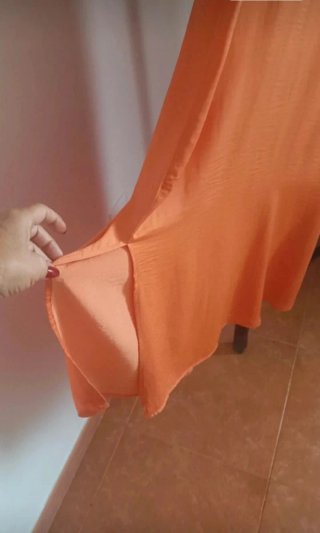 Vestido naranja fluido .