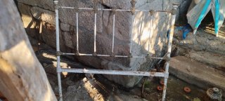 Cama de forja antigua de la niña del exorcistas