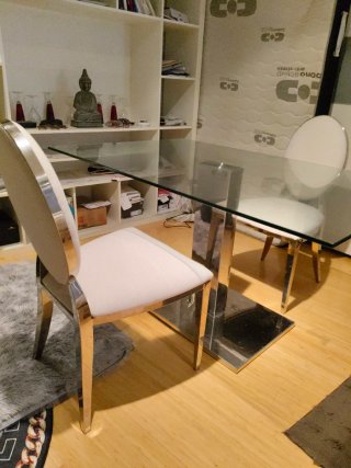 Mesa de cristal y metal para comedor/despacho.