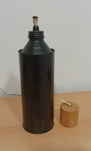 Aceite y recipiente antorchas