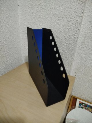 Archivador plástico negro y azul