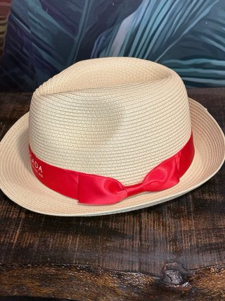 Sombrero de verano Escada con lazo rojo