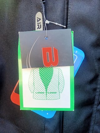 Chaqueta de moto negra con detalles