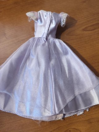 Vestidos Barbie. En condiciones aceptables.
