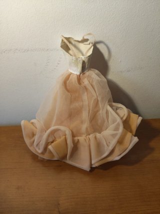 Vestidos Barbie. En condiciones aceptables.