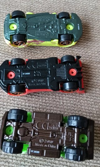 Lote 3 coches tipo Hot Wheels que cambian de color