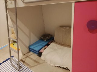 Cama alta con armario