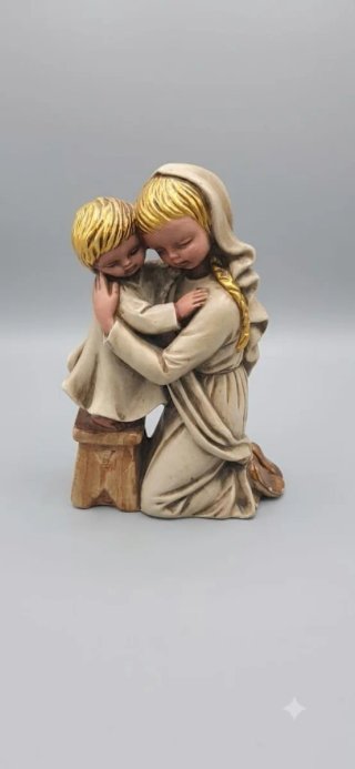 Figura antigua madre e hijo