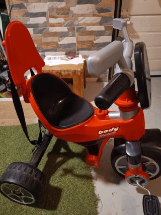 Triciclo Naranja y Gris