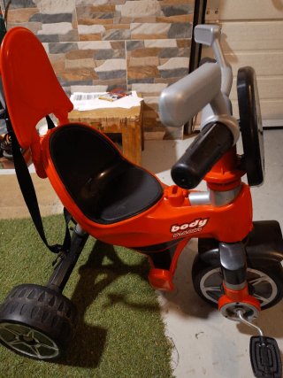 Triciclo Naranja y Gris