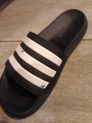 Chanclas Adidas Negras y Blancas