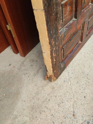 Puerta de madera maciza