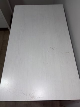 Escritorio blanco de madera