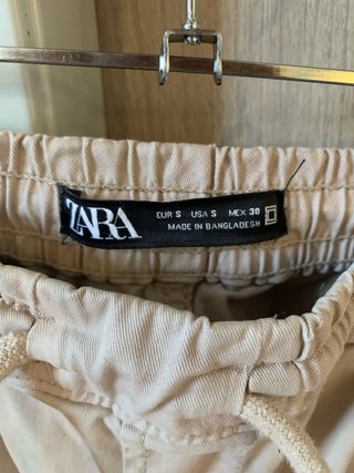 Pantalones cargo Zara beige