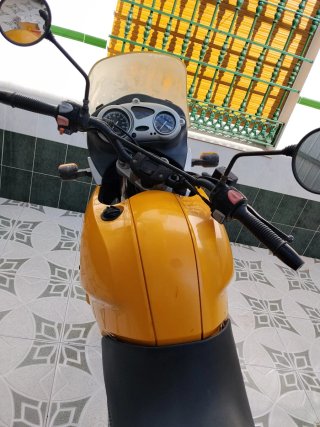 BMW F 650 GS Amarilla