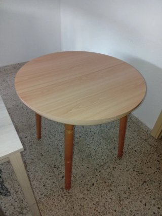 Mesa de comedor ovalada de madera