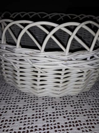 Cesta mimbre blanca con asa
