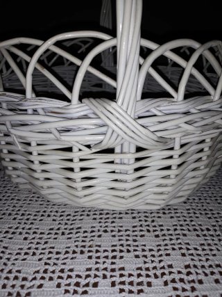 Cesta mimbre blanca con asa