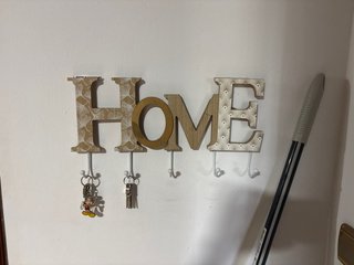 Perchero decorativo HOME con ganchos