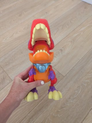 Dinosaurio Superthings y regalo ultrararo me king