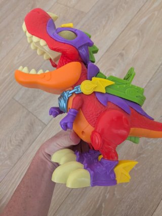 Dinosaurio Superthings y regalo ultrararo me king