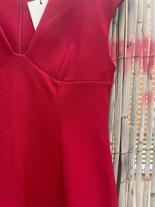 Vestido rojo escote pico Zara talla L con etetique