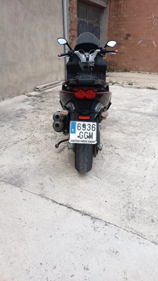 Gilera GP800 Maxi Scooter Negra